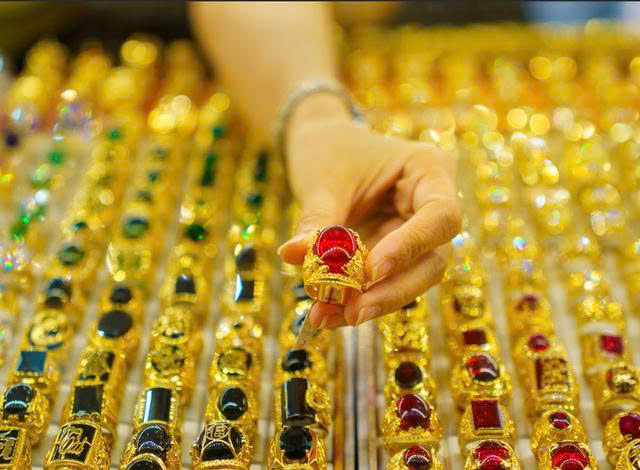 Giá vàng hôm nay ngày 3/11 tăng mạnh trở lại